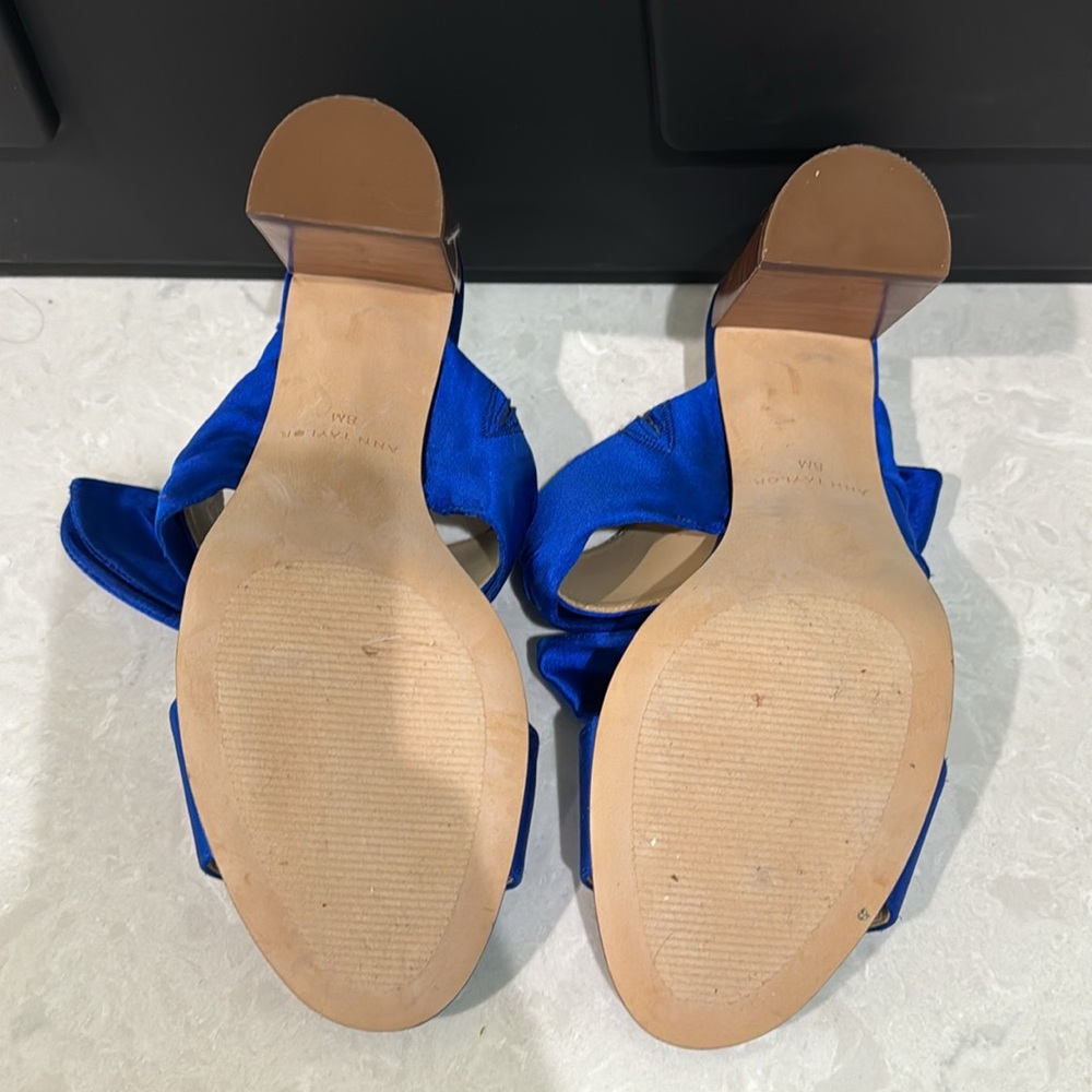 BRAND NEW! Ann Taylor royal blue satin high heel sandals with bows. - Picture 2 of 10